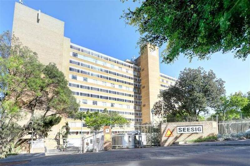 2 Bedroom Property for Sale in Loevenstein Western Cape